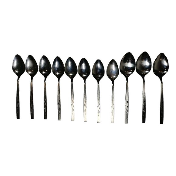 Oneida Oneidacraft Deluxe Lasting Rose 29 Forks Knives Spoons Stainless Flatware - Picture 1 of 15